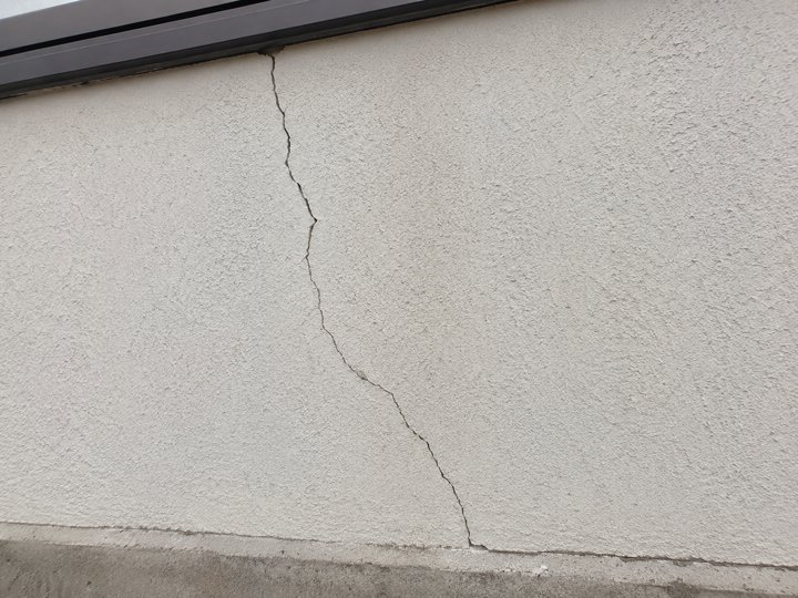 外壁のヒビ割れ